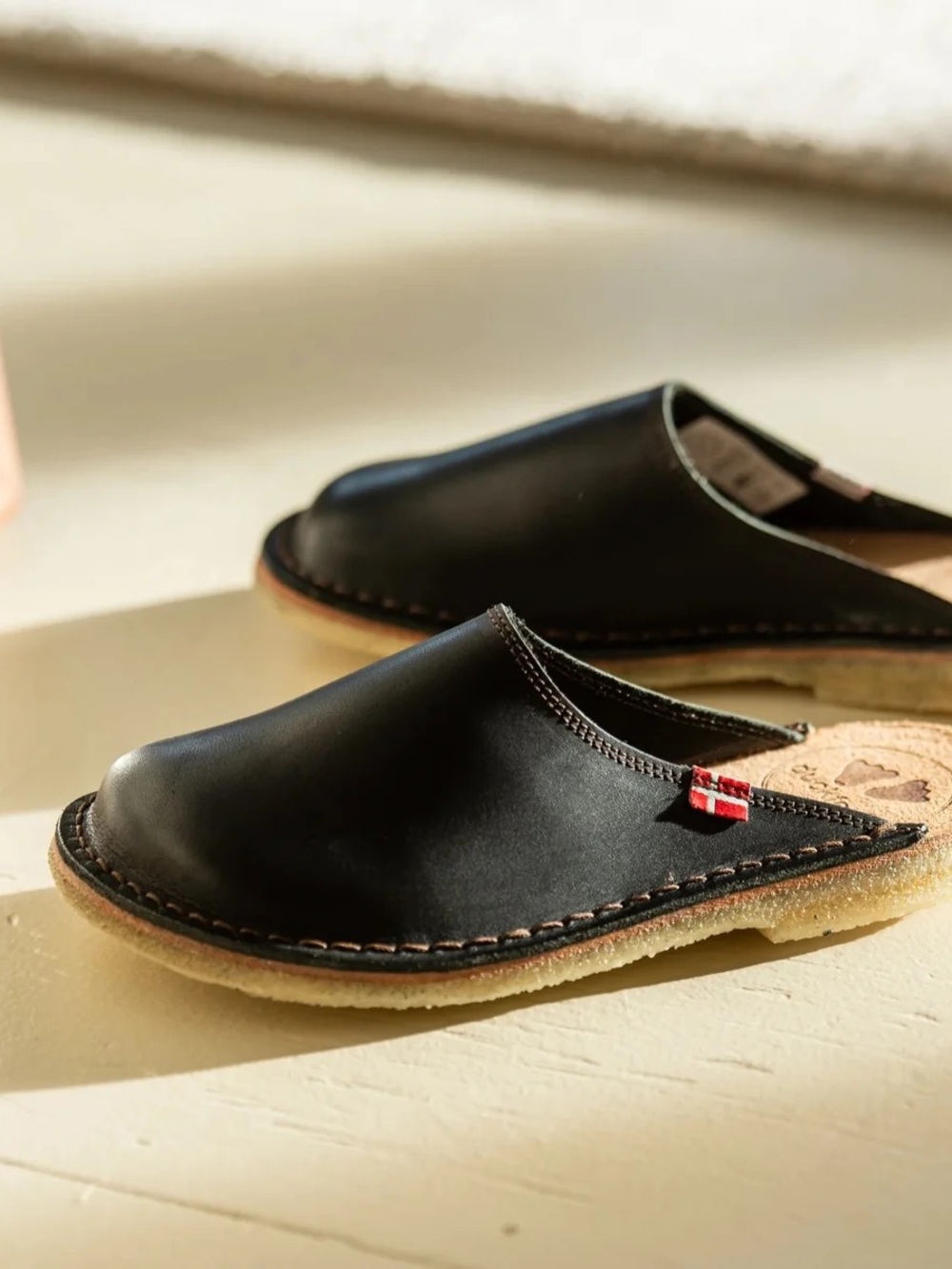 New! Duckfeet Blavand Black Leather Slip-On Mule with Crepe Sole, Sz 42